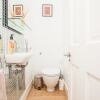Отель Bright 3 Bedroom Home in Clapham South, фото 8