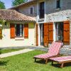 Отель 18Th Century Farmhouse With Spacious Covered Terrace Nearby Poitiers And Chinon, фото 15