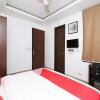Отель OYO 12780 New Hotel Rajwada, фото 7