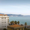 Отель Stunning 2 bed Flat Nice front of the beach Seaview, фото 1