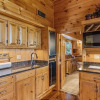 Отель Paradise Point 4 Bedroom Cabin by Redawning, фото 10
