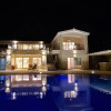 Отель Seafront 5 Bedroom Villa Paradise in Sea Caves, фото 1
