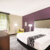 Отель La Quinta Inn & Suites by Wyndham Clifton Park, фото 19