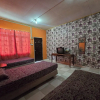 Отель OYO 91042 Kamal Guest House Marang, фото 2