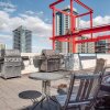 Отель Penthouse Loft w Prking Rooftop Patio BBQ Coffee, фото 15