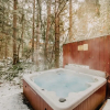Отель 63mbr - Hot Tub - Bbq - Pets Ok - Wifi - Sleeps 6 2 Bedroom Home by RedAwning, фото 17