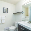 Отель Beautiful 2BR Suite in central West Vancouver, фото 8