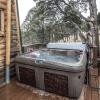 Отель Lucky Bear Lodge - Three Bedroom Cabin, фото 11