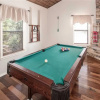 Отель Horse Feathers 3 Bedrooms Pool Table Sleeps 6, фото 15