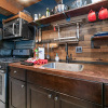 Отель Leaf It All Bepine Cabin - 2br/1.5ba/luxurious Feeling/close To Snow Play/oktoberfest/smart Tvs/wifi, фото 8