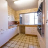 Отель Golden Shores Unit 3, 21 Landsborough Parade, фото 4