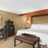 Отель Hampton Inn & Suites Herndon-Reston, фото 8