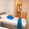 Отель NEW Cosy 3BD Flat Minutes to Leeds City Centre, фото 1