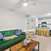 Отель Stylish 1BR Near UT Highland Evonify, фото 2