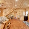 Отель Ashberry by Avantstay Large Cabin Surrounded in Pine Tree w/ River Views & Game Room, фото 2