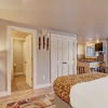 Отель Winter Ski-in/out Studio Sleeps 4, Steps To Historic Main St Studio Bedroom Condo by RedAwning, фото 25