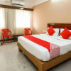 Отель OYO 17056 Hotel Chandra Palace, фото 17