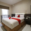 Отель RedDoorz Plus @ Airlangga Mataram, фото 7