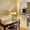 Отель Quality Suites Sherman, фото 17