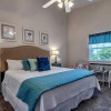 Отель Golden Getaway 2 Bedroom Condo by Redawning, фото 5