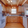 Отель Arrowhead Lodge, 3 Bedrooms, Pool Access, Pet Friendly, WiFi, Sleeps 10, фото 5