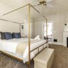 Отель Stylish 2BR House on Frankfort Ave by CozySuites, фото 6