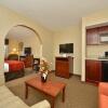 Отель Quality Suites at Evergreen Parkway, фото 2