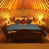 Отель McClure Yurt at Carrigeen Glamping, фото 2