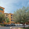 Отель La Quinta Inn & Suites by Wyndham Santa Clarita - Valencia в Стивенсон-Ранче