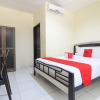 Отель RedDoorz near RS Sarjito Yogyakarta 2, фото 3