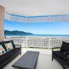 Отель Cairns Luxury Waterfront Apartment, фото 1