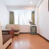 Отель RedDoorz Plus near Van Mieu Quoc Tu Giam, фото 6
