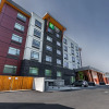 Отель Holiday Inn Express And Suites Chilliwack East, an IHG hotel в Чилиуоке