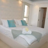 Отель Renovated White 3BD next to Beach - Pool, фото 6