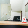 Отель OYO 2968 Cahaya Residence Surabaya Near RSU National Hospital Kota Surabaya, фото 11