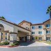 Отель Comfort Suites Bakersfield в Бейкерсфилде