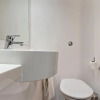 Отель Central Modern 6BR APT With Fast Wifi - Sleeps 6, фото 20