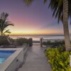 Отель Exceptional Beachfront Living - Milord Sunsets 3 Bedroom Home by Blue Sky Luxury, фото 10