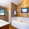 Отель Eagle's Landing 4 Bedroom Cabin by RedAwning, фото 10