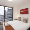 Отель Melbourne Short Stay Apartments on Whiteman, фото 3