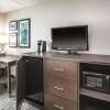 Отель La Quinta Inn & Suites by Wyndham Sturbridge, фото 3