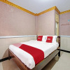 Отель O Fitriaendika Residence Near Pasar Raya Padang, фото 5