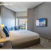 Отель HomesGetaway- Lavish1BR in Creek Heights, фото 5