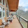 Отель Sapphire Mountaintop Cabin w/ Views & 2 Decks, фото 7