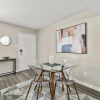 Отель Fun Sola 1BR King Suite Close to DT w Pool, фото 5