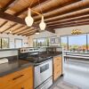 Отель Sukha Life Hideaway - Hot Tub, Fire Pit, Privacy & Endless Views 1 Bedroom Home by RedAwning, фото 7