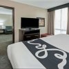 Отель La Quinta Inn & Suites by Wyndham Dallas I-35 Walnut Hill Ln, фото 18
