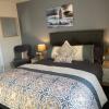Отель The Glynn Portrush, Sleeps 12 in 5 bedrooms, фото 7