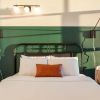Отель Sosuite 3BR Apt w Balcony, W/d, Gym, On-site Bar, фото 8