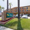 Отель Quality Inn & Suites Huntington Beach в Хантингтон-Биче